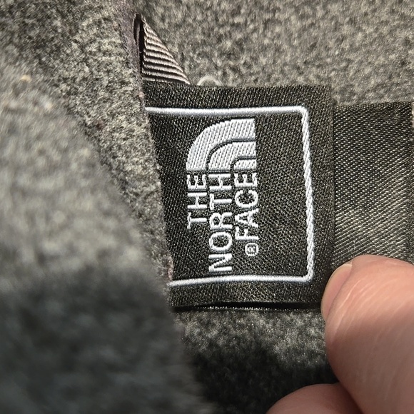 THE NORTH FACE MEN'S FULLZIP GREY FLEECE JACKET. NO SZ TAG. PLZ SEE MEASUREMENTS - Picture 3 of 14